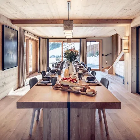 Retreats The Distinct Luxury Of A Chalet In 木屋 格施塔德