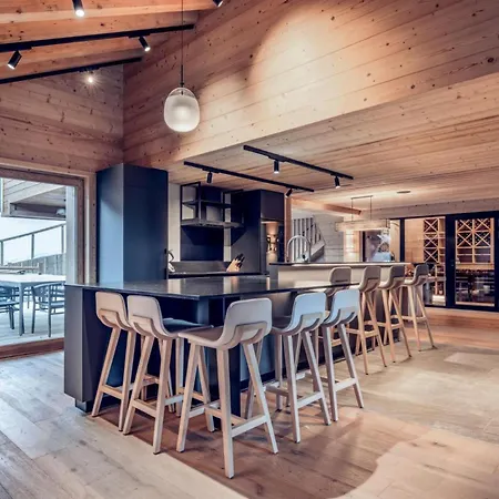 Retreats The Distinct Luxury Of A Chalet In 木屋 *